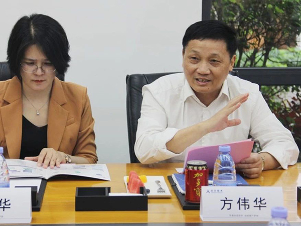 ��ݸ����ѧԺ����У����ΰ��